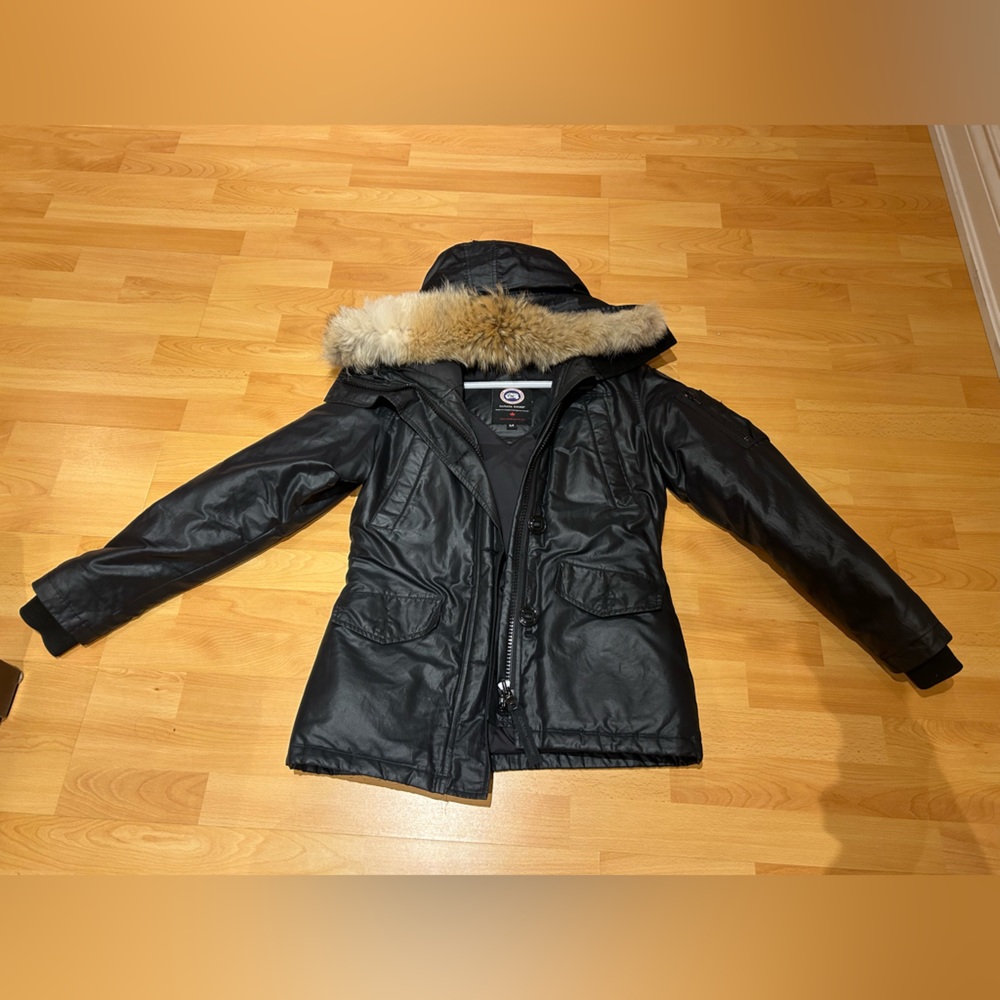CANADA GOOSE - Women Winter Coat - Picture 1 of 3